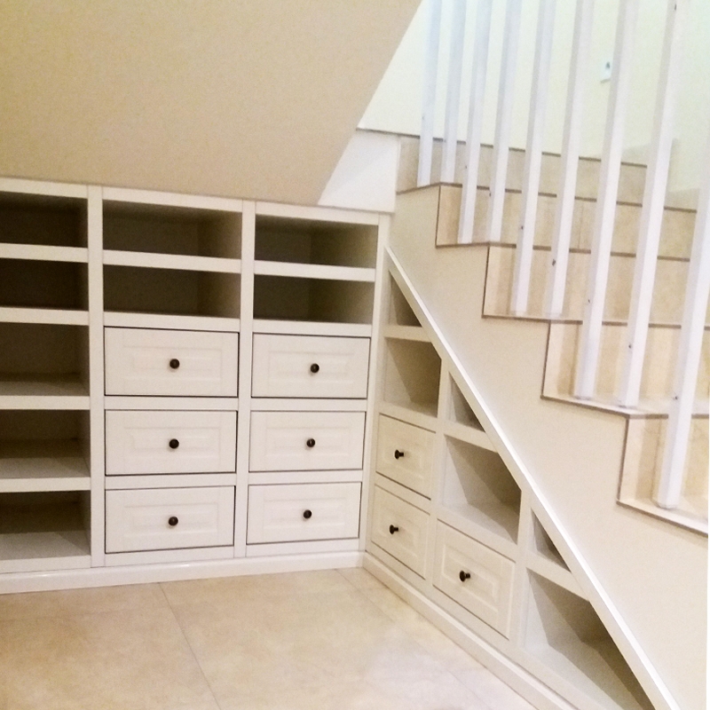 Lépcső alatti beépítés