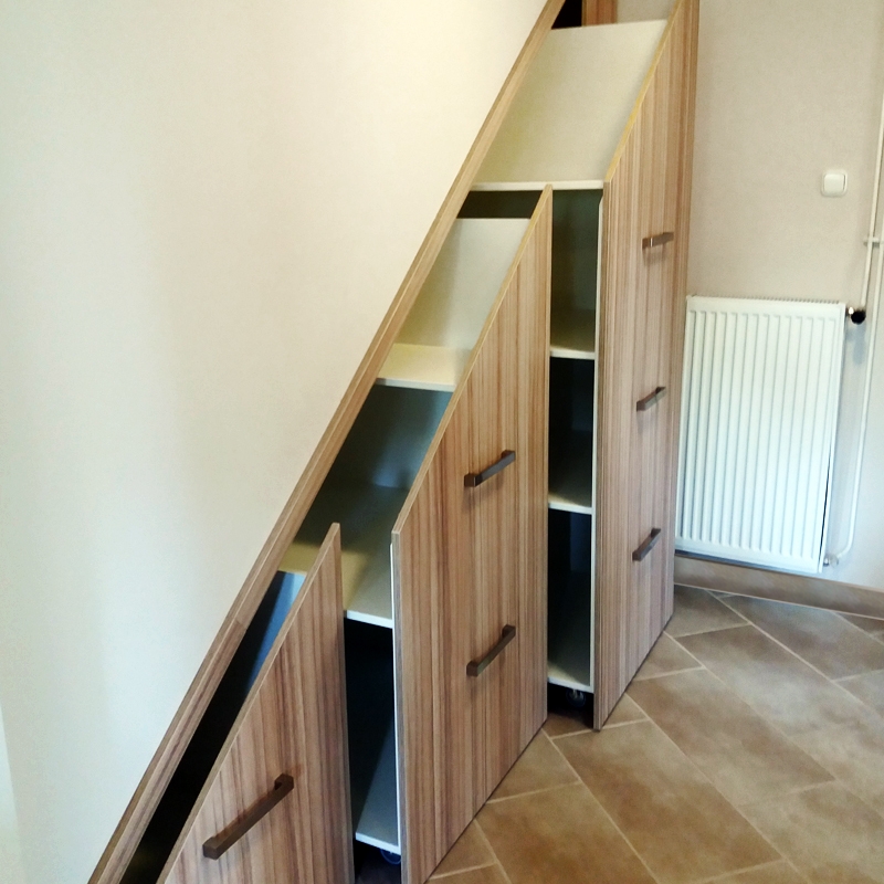 Lépcső alatti beépítés